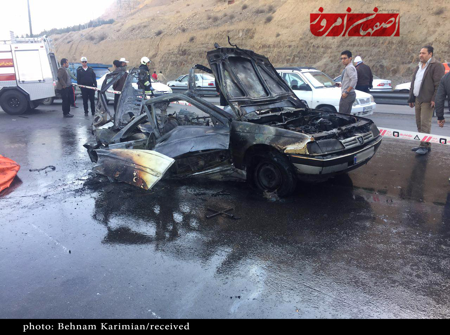 انفجار خودروی پژو 405 در اتوبان اقارب پرست اصفهان