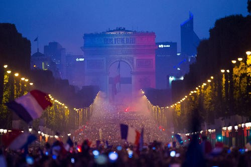 پاريس جشن بيكران