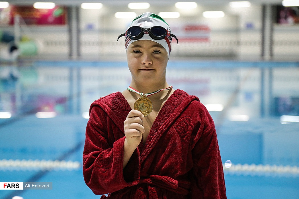 آذربایجان غربی| رکورد زنی شناگر سندروم داون ارومیه ای