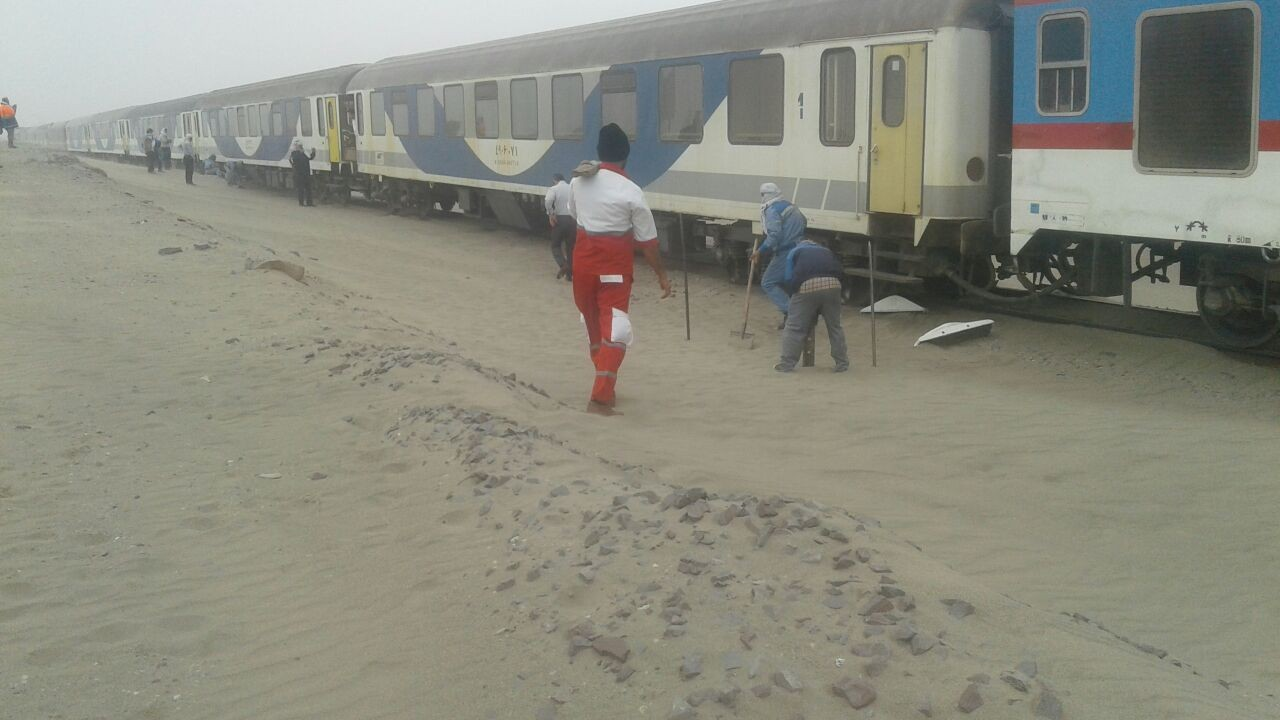 سیستان و بلوچستان| دردسر شن های روان برای قطار