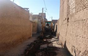 اصلاح شبکه آب در کوچه عدل از محله وینیچه مبارکه