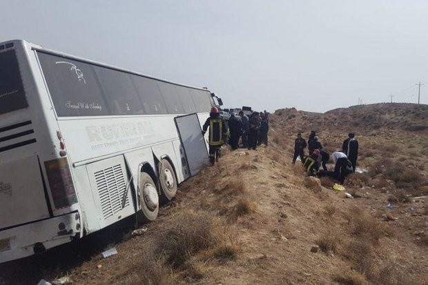 برخورد ۲ اتوبوس در محور ایلام-سرابله ۴۳ زخمی برجا گذاشت