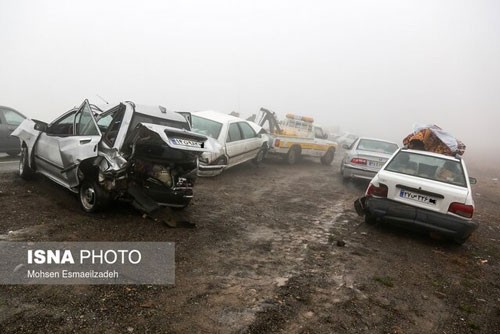 تصادف زنجیره‌ای ۲۶ خودرو در آزادراه کرج-قزوین