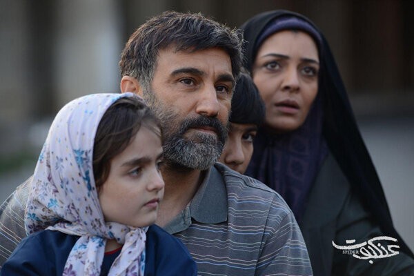 محسن تنابنده در نقش قاتلی سریالی در کنار ساره بیات / عکس