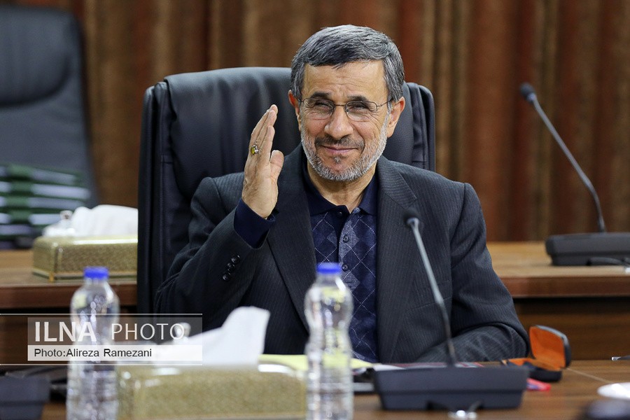 تصویری از ناطق‌نوری و احمدی‌نژاد در جلسه مجمع
