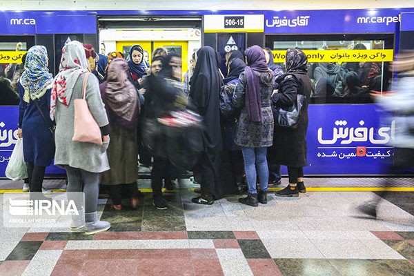 ازدحام مسافران در متروی تهران بعد از گرانی بنزین