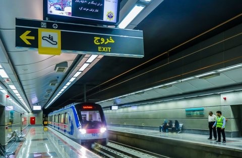 فاتحی: قطار شهری اصفهان در ایستگاه شهید علیخانی توقف ندارد