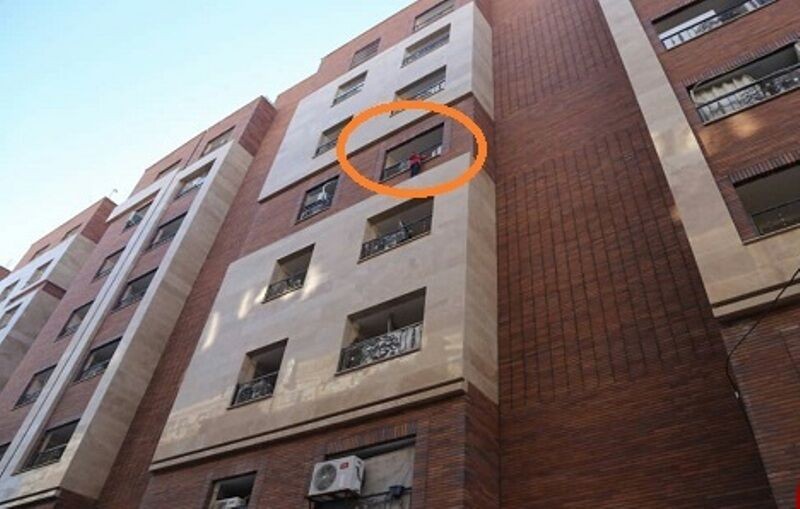 قم|کودک در حال سقوط از طبقه پنجم ساختمان در قم نجات یافت
