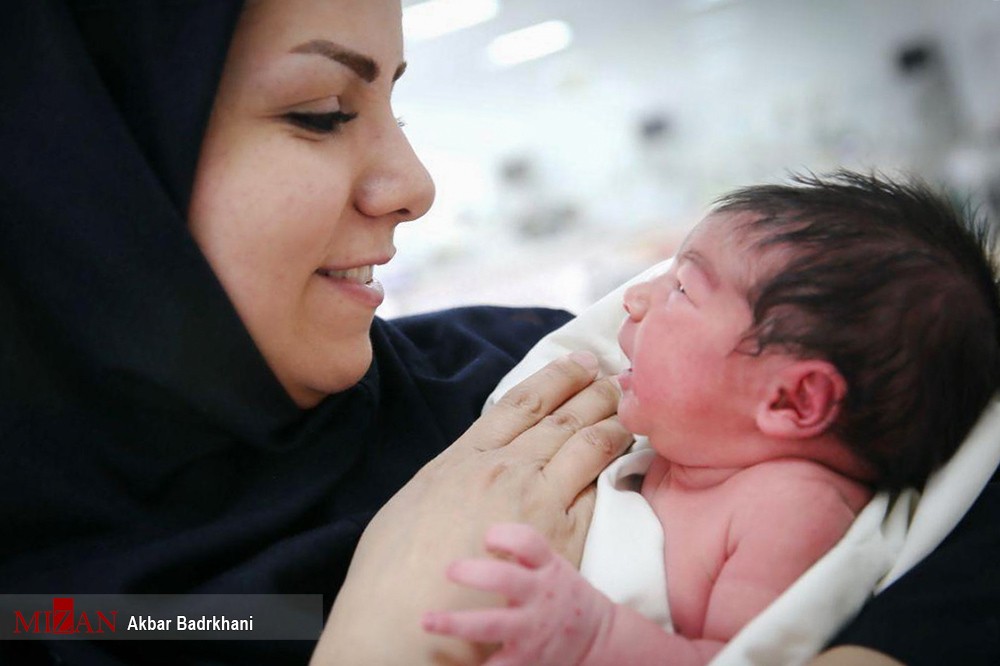 مادران ایرانی در چه سنی کودکان خود را به دنیا آوردند؟