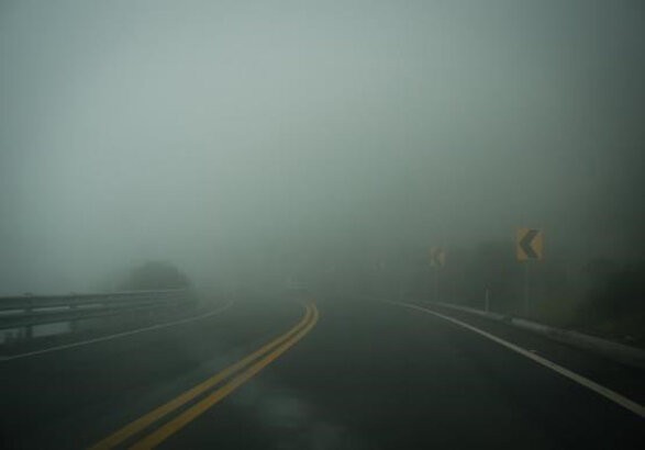 جاده‌های زنجان مه‌آلود است