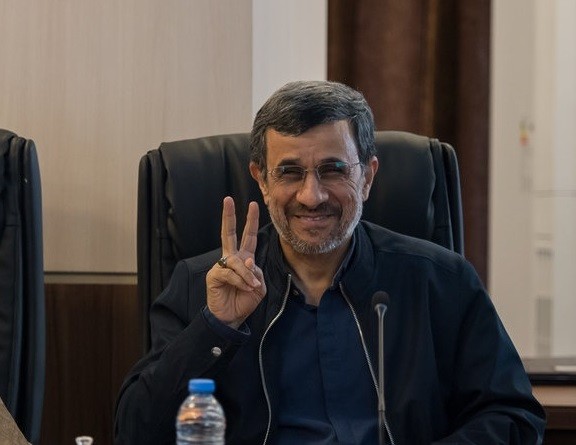 تعلیق عضویت محمود احمدی‌نژاد در مجمع تشخیص مصلحت صحت ندارد