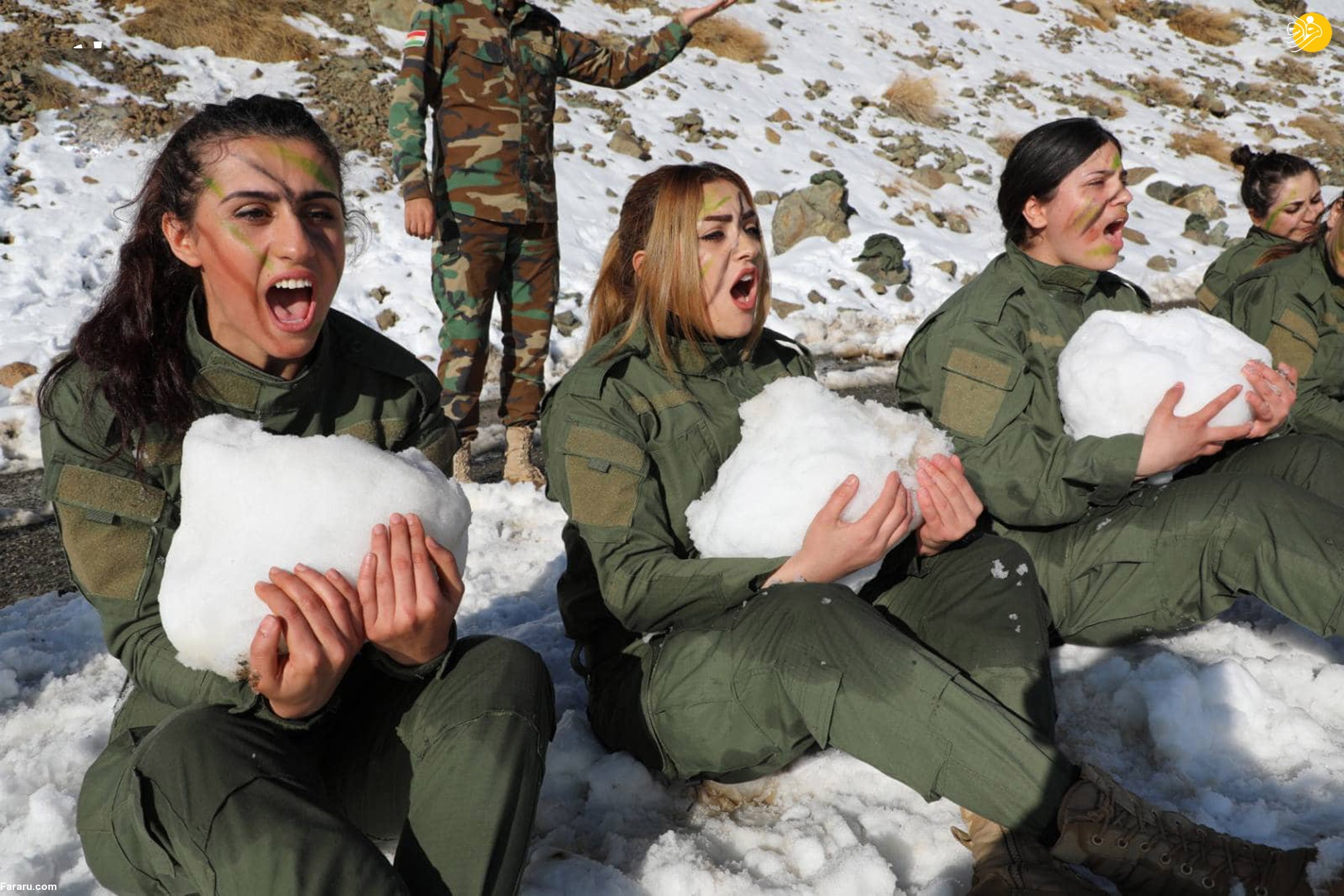 (تصاویر) آموزش نظامی زنان و مردان پیشمرگه در برف