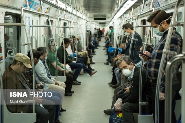 اجرای طرح فاصله گذاری اجتماعی در مترو +عکس