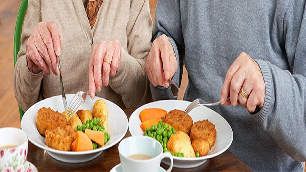 راهکار های تغذیه مناسب برای سالمندان در مقابله با کرونا