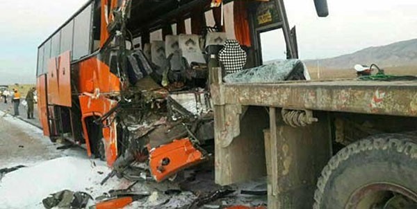 تصادف مرگبار تریلی با اتوبوس در خراسان‌جنوبی