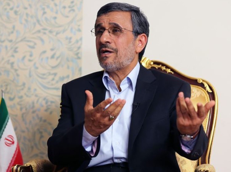 پاسخ احمدی‌نژاد به سوالی درباره حضور در انتخابات: آماده فداکاری هستم