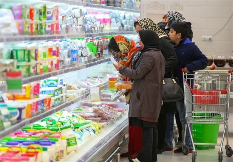 شیر تو شیر قیمت لبنیات در بیرجند/مشتری و فروشنده هر دو ناراضی از افزایش قیمت‌ها