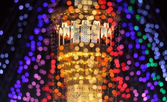 حرم حضرت شمس الشموس(ع) با 80 هزار لامپ نورآرایی شد