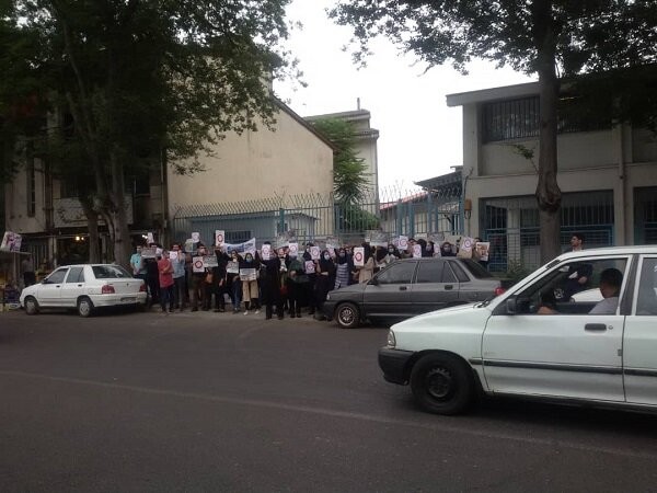 ﻿ تجمع جمعی از پرستاران گیلانی در اعتراض به وعده های عملی نشده