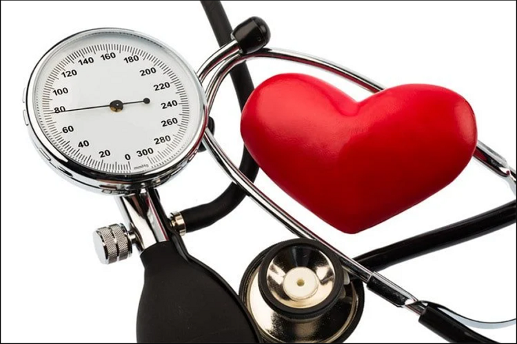فشار خون بالا؛ زمینه ها، علل و درمان‌های این بیماری