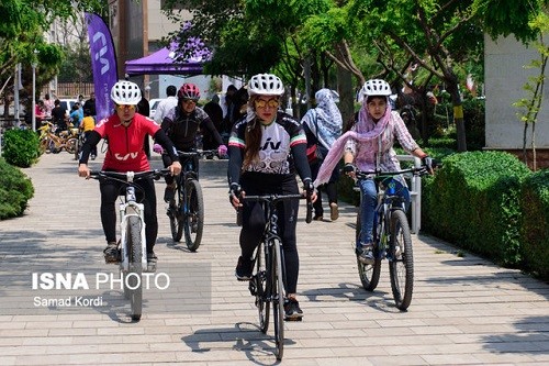 ممنوعیت دوچرخه‌سواری بانوان در مشهد