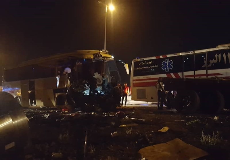 تصادف اتوبوس و تریلی در آزادراه کرج-قزوین ۱۱ کشته و زخمی برجای گذاشت