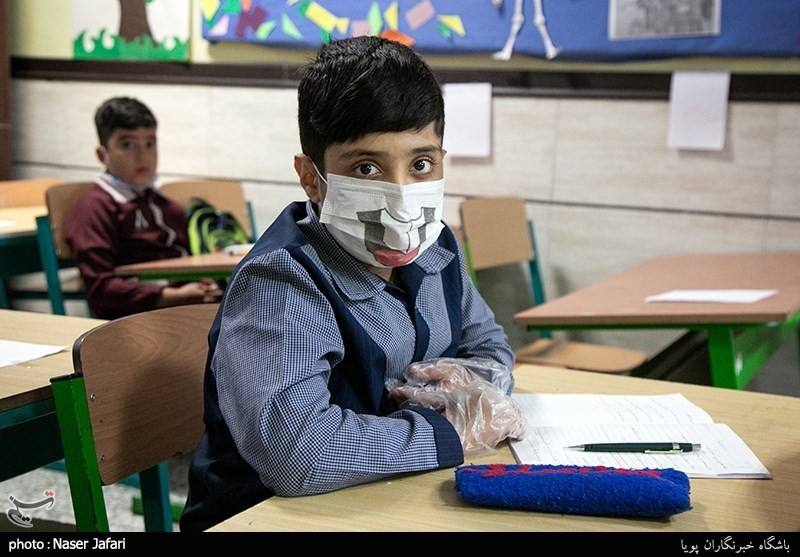 ۱۰ روز گذشته هیچ دانش‌آموز اردستانی به کرونا مبتلا نشده است/حضور اختیاری دانش‌آموزان سر کلاس