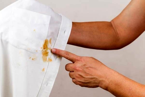 پاک کردن لکه روغن از روی لباس