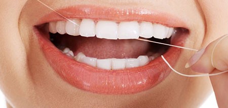 نحوه صحیح نخ دندان کشیدن (+تصاویر)