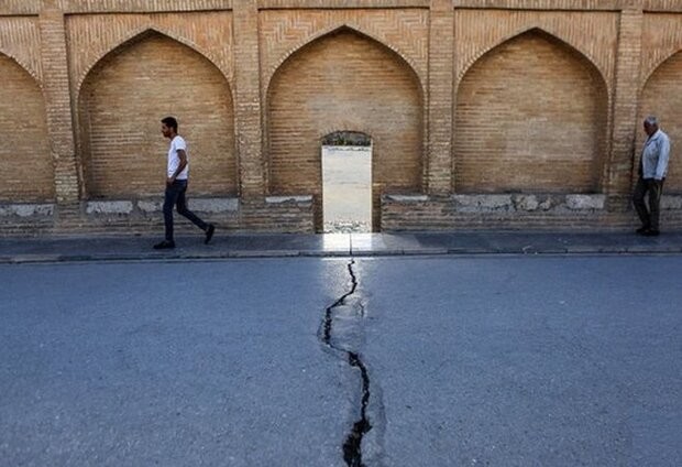فروچاله ها اصفهان را تهدید می کند