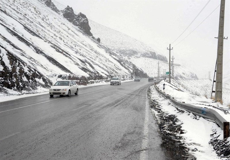 لغزندگی جاده‌های استان ایلام؛ تردد در محورهای مواصلاتی برقرار است