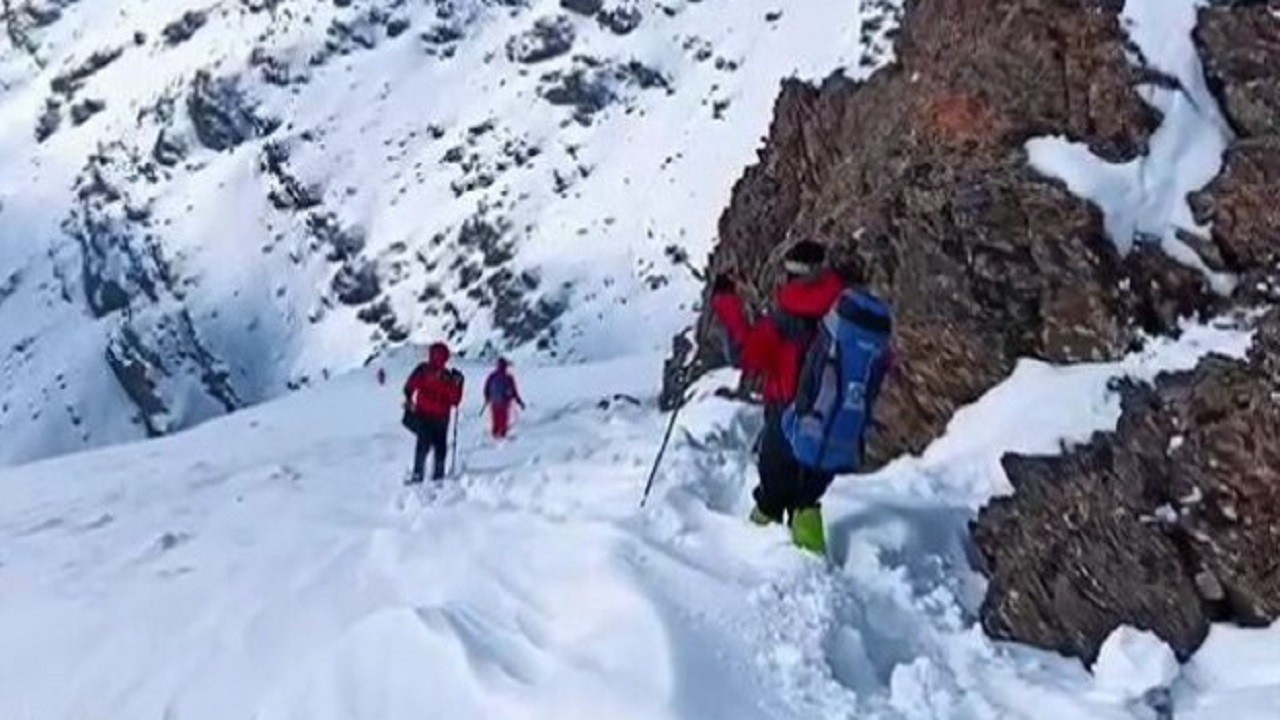 کشف ۶ فوتی و ۱۶ مفقودی در پی سقوط بهمن در ارتفاعات تهران/ ردیابی ۷ کوهنورد مفقود شده