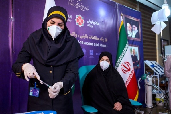 تزریق مرحله دوم واکسن ایرانی کرونا به فرزند «مخبر»