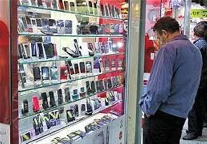 بازار موبایل بیرجند در روزهای سراشیبی/ کاهش ۵ تا ۲۰ درصدی قیمت تلفن همراه
