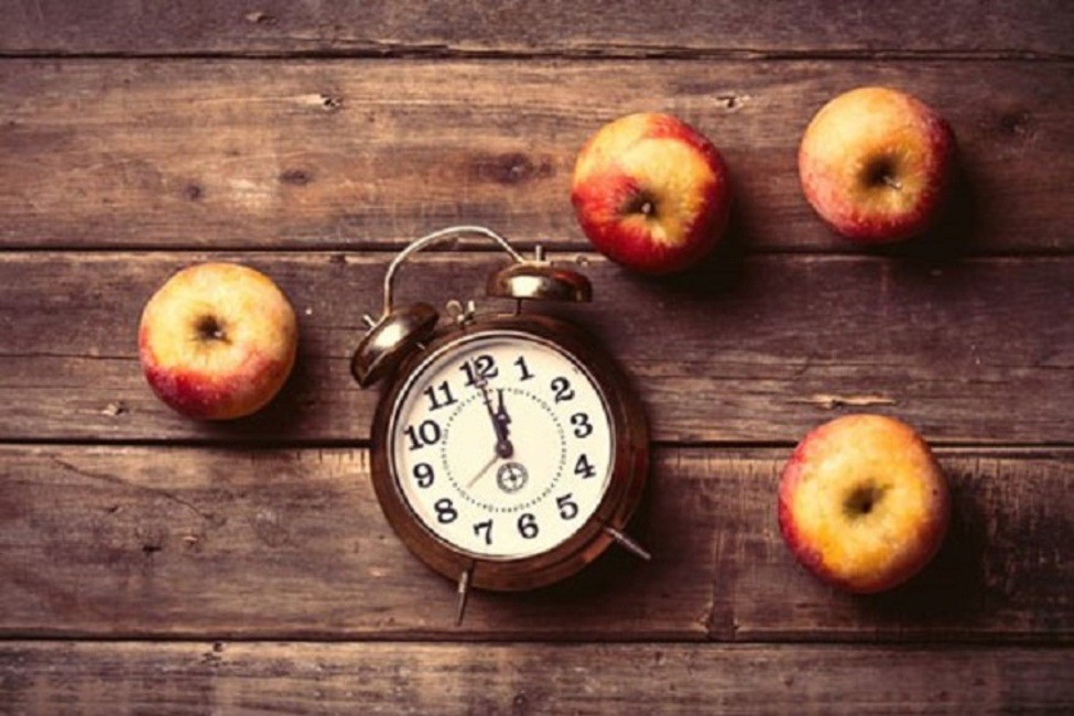 بهترین زمان خوردن میوه و غذا چه وقتی است؟