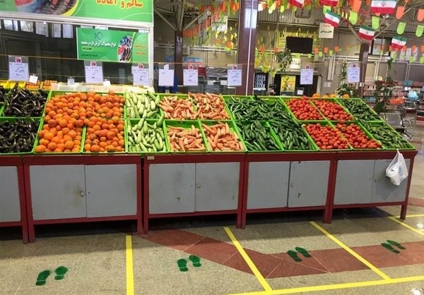 کاهش قیمت گوجه فرنگی و پیاز سفید در میادین میوه و تره‌بار