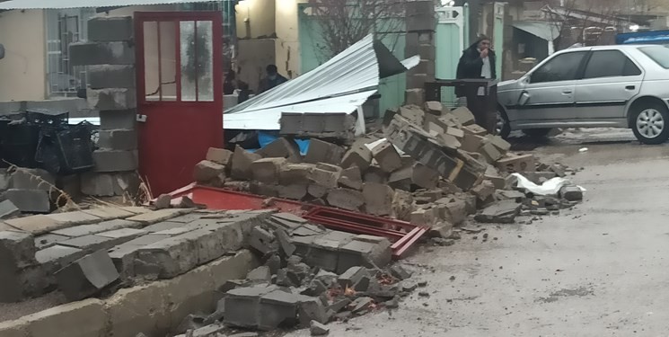 استان اصفهان به کمک مردم در مناطق زلزله‌زده سی‌سخت شتافت‌