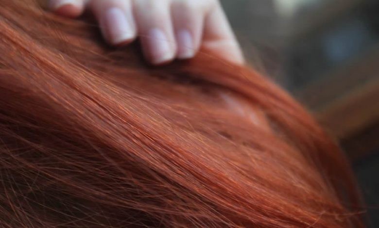 ۱۴ راه برای برطرف کردن قرمزی رنگ مو در خانه