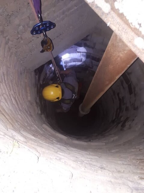 نجات کارگر ساختمانی از چاه ۷ متری در اصفهان
