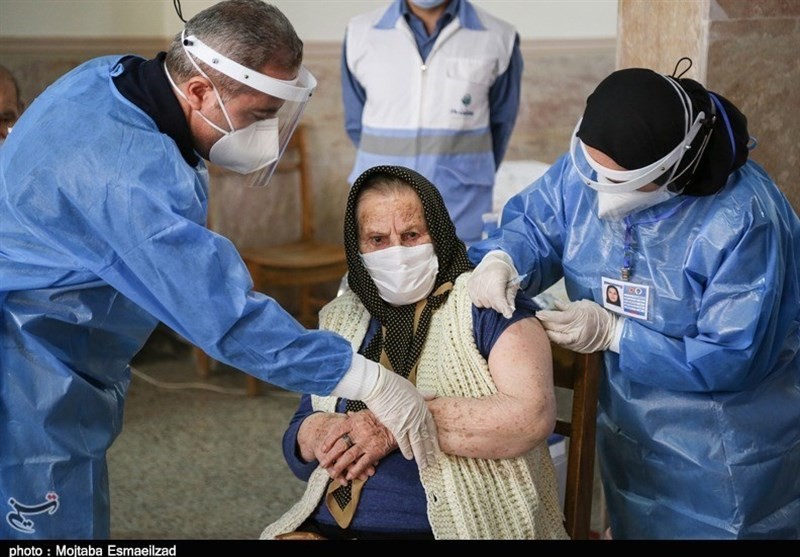 ۲۰۰ نفر از سالمندان مراکز نگهداری شبانه‌روزی در استان مرکزی واکسینه شدند