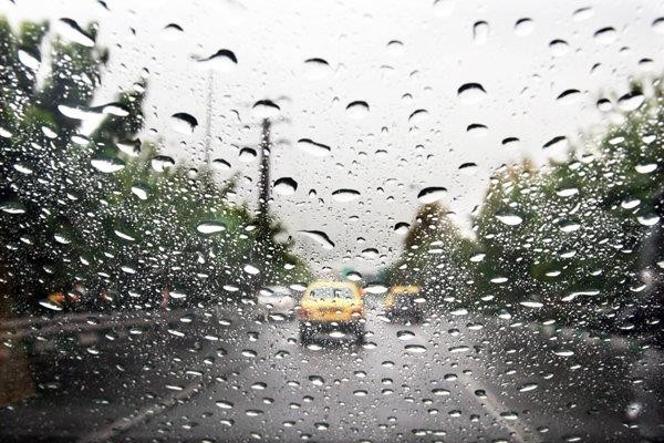 رگبار باران به همراه رعدوبرق و وزش باد تند در مناطق شرقی، شمالی و مرکزی کشور/ کاهش ۷ تا ۱۲ درجه‌ای دما در سواحل دریای خزر و اردبیل/ احتمال بارش باران در تهران از بعدازظهر