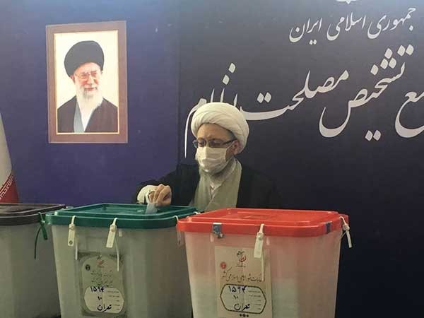 برادران لاریجانی رای خود را به صندوق انداختند