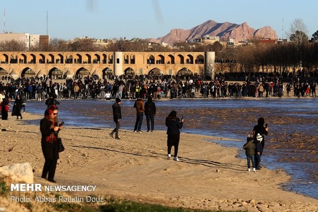 زاینده رود از بامداد یکشنبه ۲۱ تیر در اصفهان جاری می‌شود