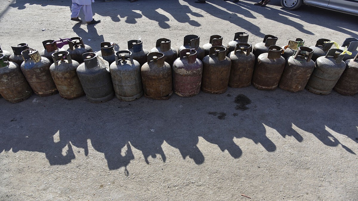 ماجرای آتش زدن ۱۵۰ سیلندر گاز در ایرانشهر چه بود؟
