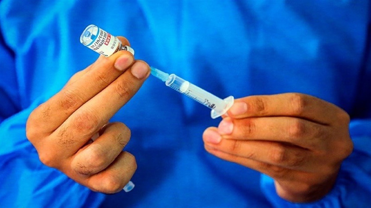 واکسیناسیون عمومی تنها راه ایمنی جامعه در برابر کرونا/ چگونه باید واکسن هراسی را از بین برد؟