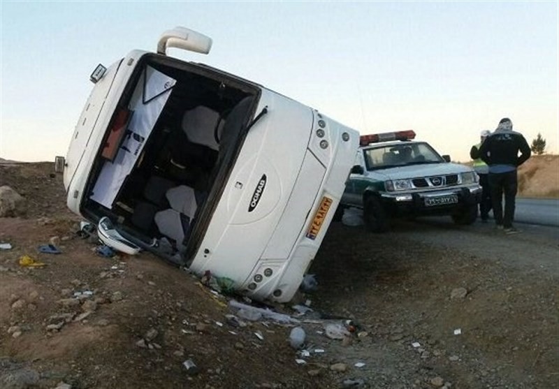 تصادف اتوبوس و تریلر در یزد ۲۱ مصدوم و ۴ فوتی برجای گذاشت + اسامی مصدومان