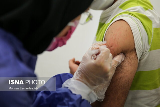روزانه ۱۰۰ هزار دوز واکسن کرونا در آذربایجان‌شرقی توزیع می‌شود