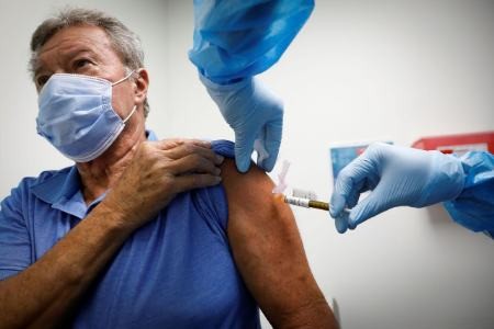 بیش از ۱۳۲ هزار دوز واکسن در فسا تزریق شده است