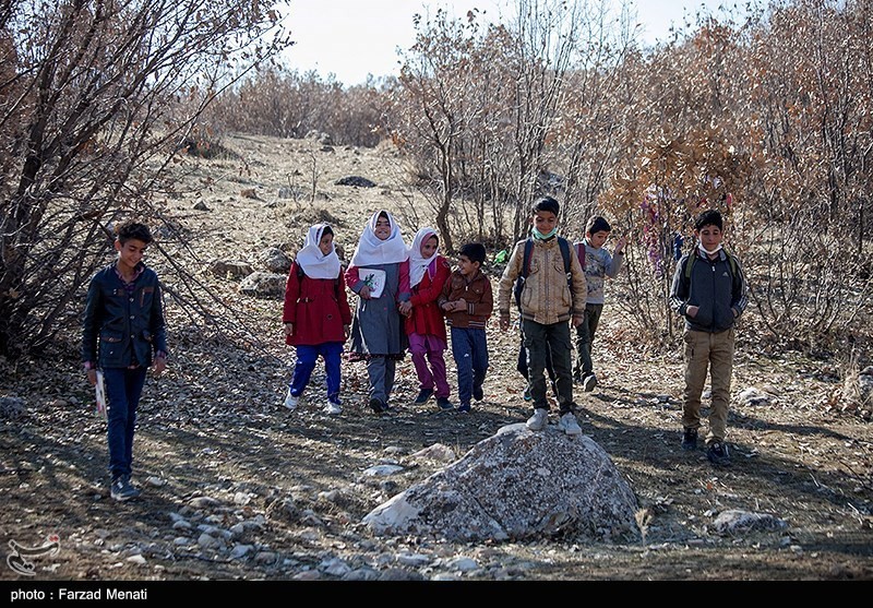 ۷۰روستای بالای ۲۰خانوار استان زنجان همچنان محروم از اینترنت/ آیا داستان "آموزش دانش‌آموزان روستایی بر فراز کوه‌ها" دوباره تکرار می‌شود؟