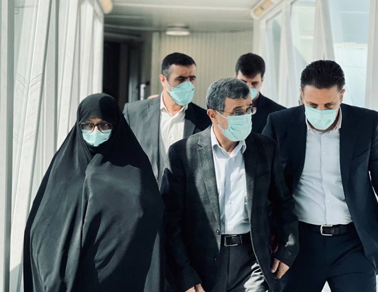 عکسی از احمدی نژاد و همسرش در سفر دبی